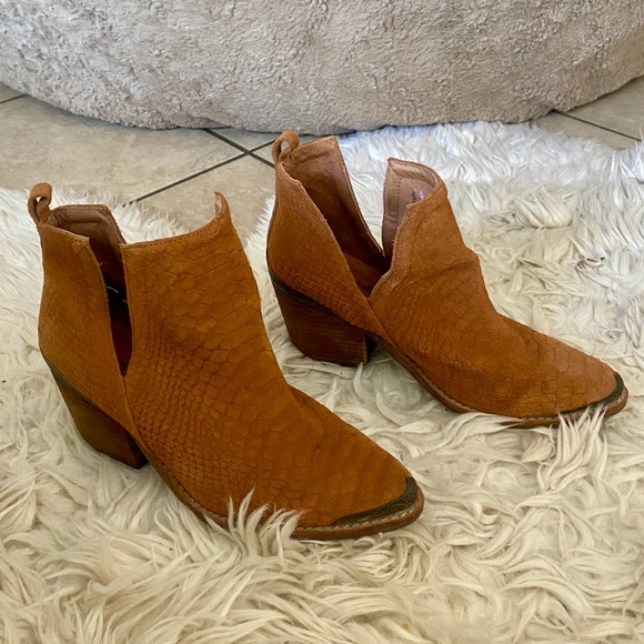 Jeffery Campbell Cromwell Ankle Boots! Cognac Suede Snake Skin Embossed. Size 7 - Picture 2 of 9